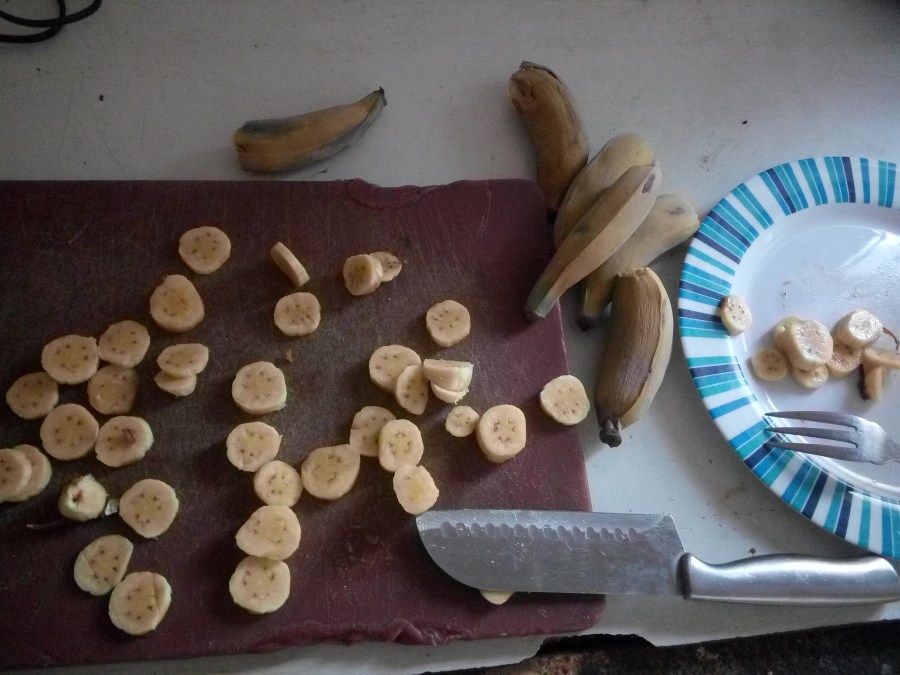 sliced bananas