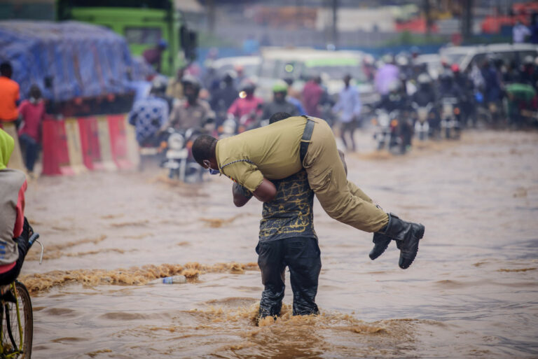 he is not heavy he is apolice officer