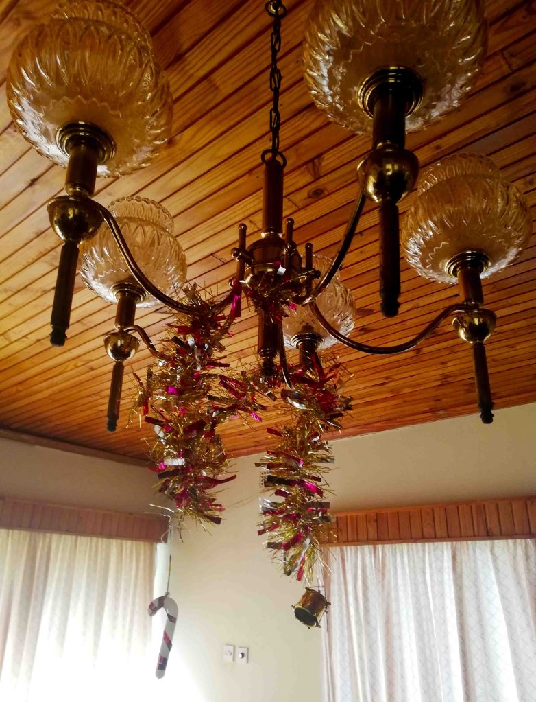 minimal Christmas decor