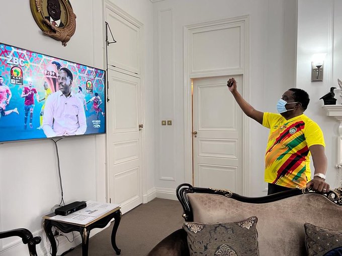 Mnangagwa supporting warriors