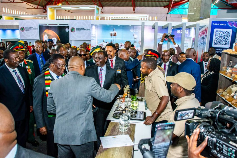 President of Zimbabwe and President of Kenya visit Comrades Beverage stand at ZITF