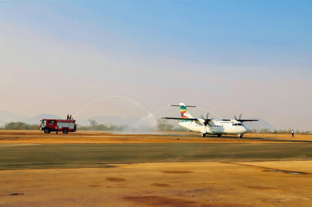 Air Zimbabwe flight landing at Grand Reef Airstrip in Mutare 📸ZTA